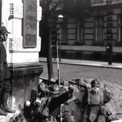 Dlaczego wybijano szyby niektórych warszawskich fotografów w czasie okupacji?