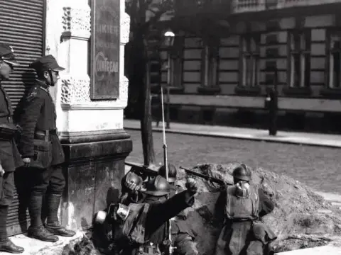 Dlaczego wybijano szyby niektórych warszawskich fotografów w czasie okupacji?