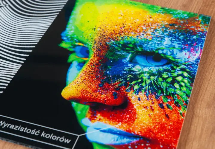 Druk na folii lentikularnej – jak wykorzystać tę niezwykłą technologię?
