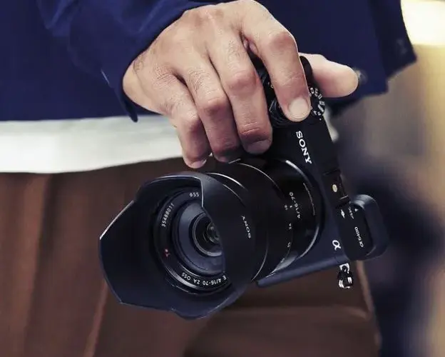 Najlepsze obiektywy do Sony A6300 – uniknij złych wyborów