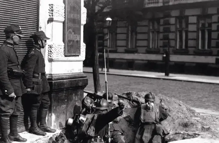 Dlaczego wybijano szyby niektórych warszawskich fotografów w czasie okupacji?