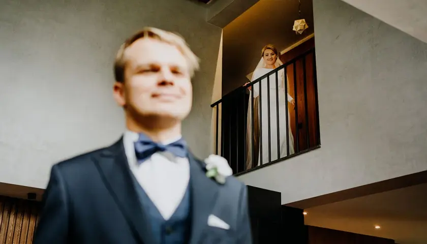 Ile bierze fotograf za wesele? Sprawdź ceny i co wpływa na koszty