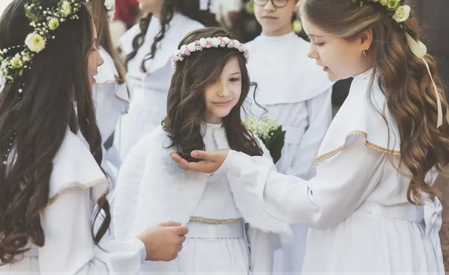 Ile kosztuje fotograf na komunię? Ceny, które mogą Cię zaskoczyć