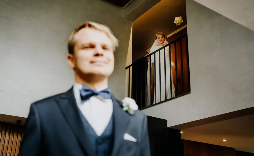 Ile bierze fotograf za wesele? Sprawdź ceny i co wpływa na koszty